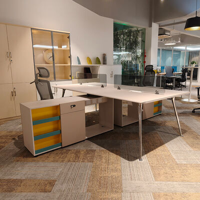 Офисная мебель совместные рабочие помещения модульные 4-местные люди открытый офисный стол